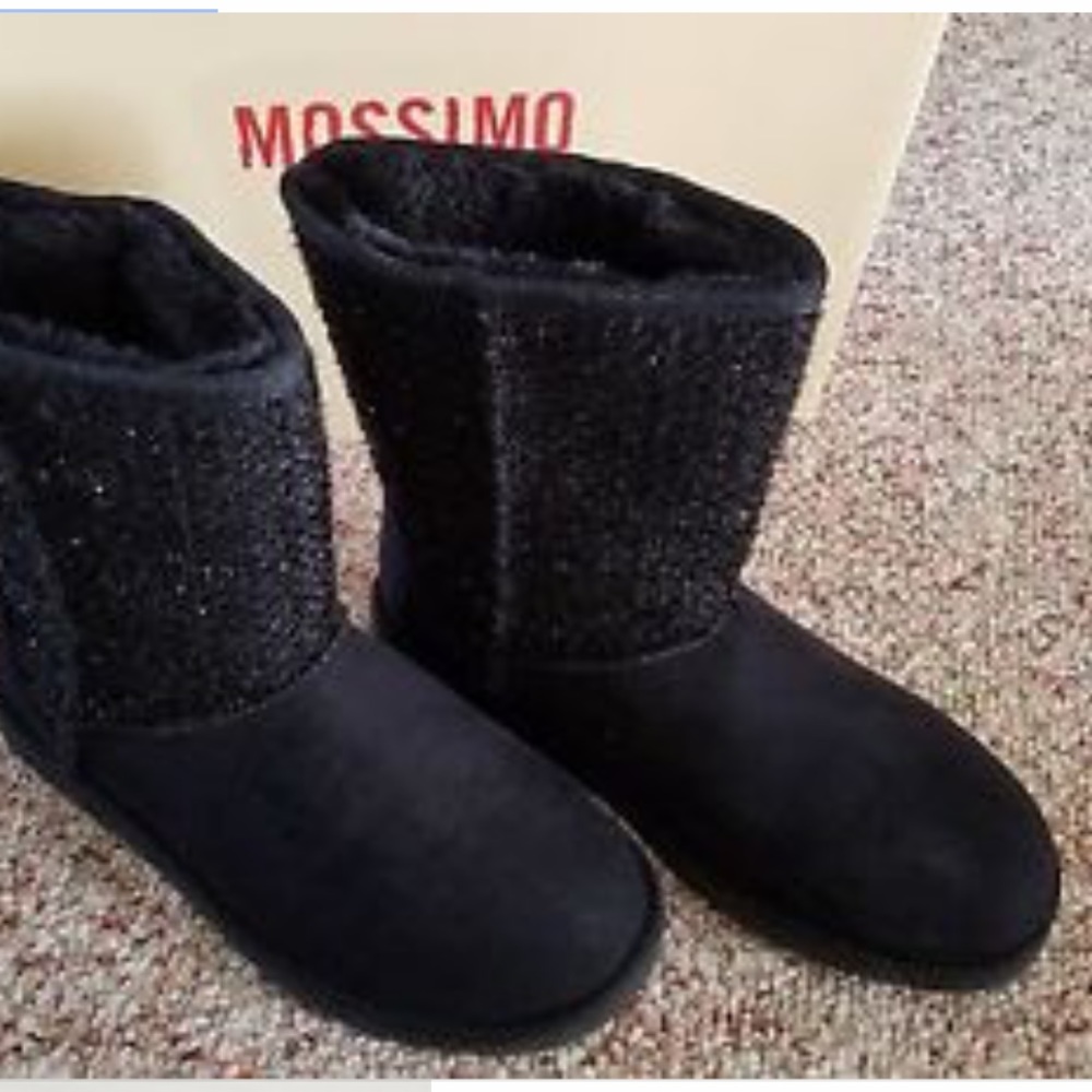 Women’s mossimo Gianna Black Snow fur boots size 6
